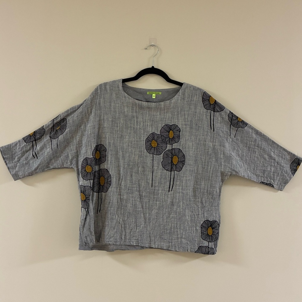 Trisha Tyler 100% Cotton Artistic Floral Size M Top